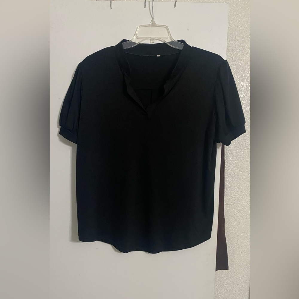 Source Unknown Black Women's V-neck Top NWOT